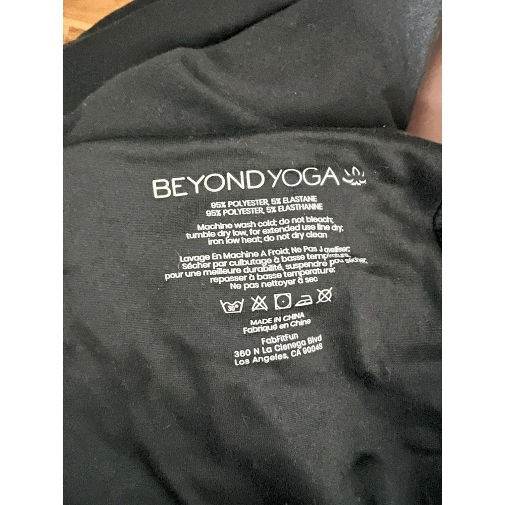 Beyond Yoga Womens Hidden Pocket Infinity Scarf Black One Size Lightweight NWT‎